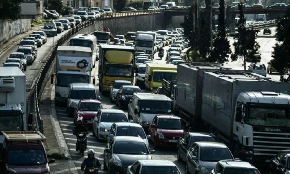 Πυρκαγιά σε φορτηγάκι στον Κηφισό στο ύψος της Λένορμαν